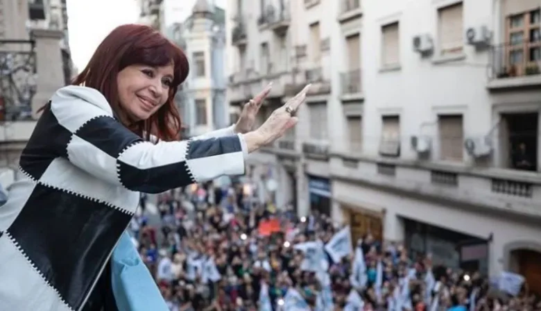 Cristina Kirchner no deberá pagar la deuda millonaria en la causa Vialidad: el juez Marcelo Dos Santos archivó la demanda civil
