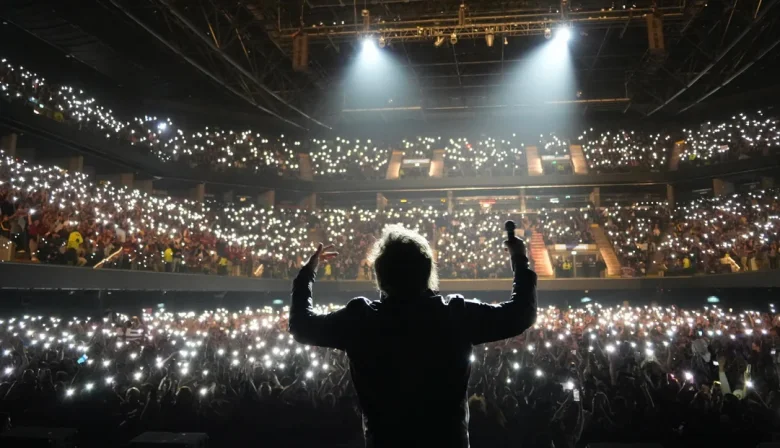 Milei presentó su libro con un show de rock y le pidió a sus seguidores que “no aflojen”