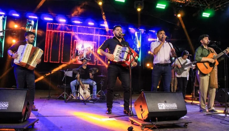 Los Bofill y Che Roga hicieron vibrar la Noche Popular de la 34ª Fiesta Nacional de la Orquídea y 41ª Fiesta Provincial de la Flor