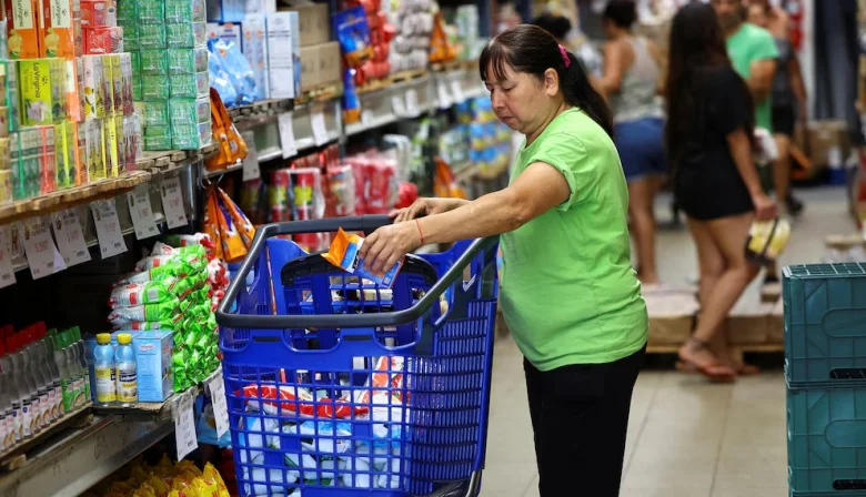 Una familia tipo necesitó más de $1,53 millones en junio para no caer debajo de la línea de pobreza