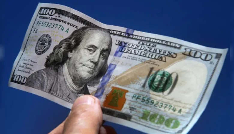El dólar bajó en un escenario menos favorable para países emergentes