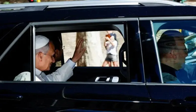 El Papa León XIV fue operado con éxito de un adenocarcinoma pulmonar