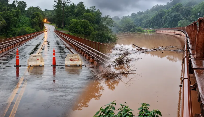 La crecida del río Paraná interrumpió la circulación en la Ruta Nacional 12