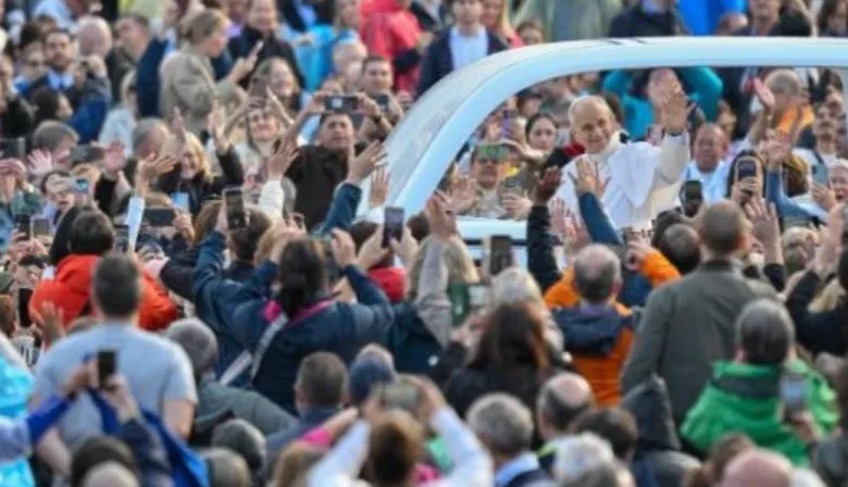 El Papa León XIV dirigió la audiencia general en la plaza de San Pedro