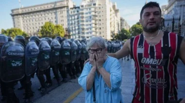 Hinchadas y jubilados: Brutal represión en el Congreso