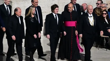 Javier Milei viajará a la ceremonia de asunción del papa León XIV