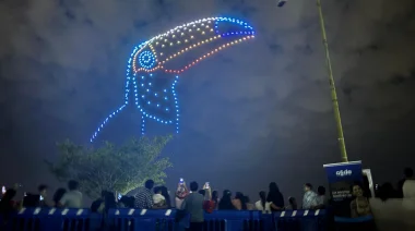 Espectáculo de drones y gran público en los 25 años de Misiones Online