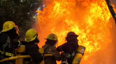 Bomberos Voluntarios de Misiones se capacitan en San Pedro con simulador de fuego real