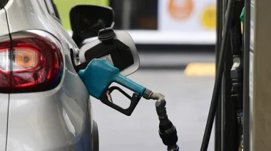Volvieron a subir la nafta y el gasoil: YPF aplicó un incremento promedio del 1%