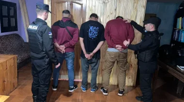 Simulaban ser policías y portaban armas: cayo banda delictiva en Pozo Azul