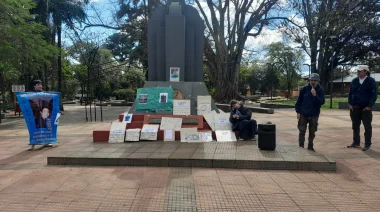 Montecarlo: La Red de Familiares de Víctimas de Violencia Institucional realiza un acto de repudio en la Plaza San Martín frente los dichos de la concejal electa Patricia Buckmayer