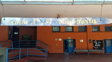 “Aunque sea uno por aula”: La Escuela 254 pide donaciones para colocación de pizarras blancas