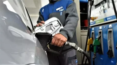 De $49.520 a $134.240: llenar un tanque de combustible subió 196,9% en 20 meses