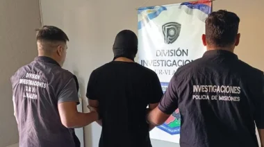 El docente que tomaba fotografías a sus estudiantes fue detenido en Leandro N. Alem