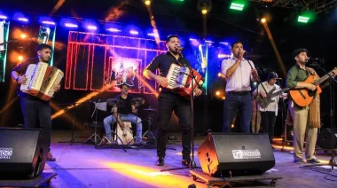 Los Bofill y Che Roga hicieron vibrar la Noche Popular de la 34ª Fiesta Nacional de la Orquídea y 41ª Fiesta Provincial de la Flor