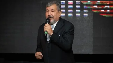 San Vicente: El locutor Ricardo Ramos fue distinguido por su trayectoria en la Fiesta Nacional de la Madera