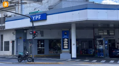 YPF habilitará pagos con criptomonedas en sus estaciones de servicio