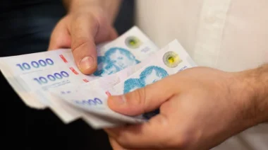 El Gobierno fija el salario mínimo para el 2026: $334.800 pesos