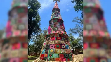 Montecarlo exhibe un árbol de Navidad muy especial: Tejido a crochet