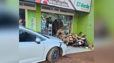 Un accidente polémico ocurrió este fin de semana: El intendente de Comandante Andresito Bruno Beck chocó su auto contra un supermercado
