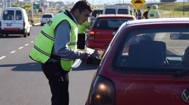 Puerto Esperanza: Infractores de tránsito ahora “pagan” sus multas con trabajo comunitario