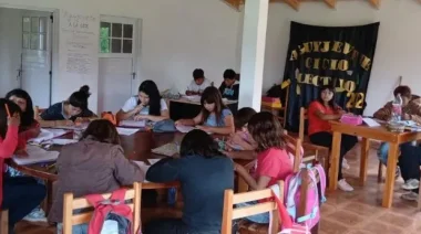 Pozo Azul: La Tekoa Arandú reclama un aula satélite intercultural para que sus jóvenes puedan terminar la secundaria