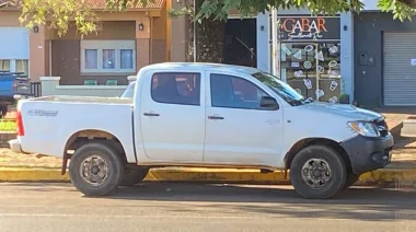 Leandro N. Alem: Una camioneta de Vialidad chocó a una moto y el conductor huyó del lugar