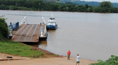 Amplían la capacidad de la balsa entre Alba Posse y Porto Mauá para reducir las demoras en el paso fronterizo