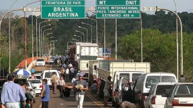 Impulsan una campaña para agilizar el cruce entre Puerto Iguazú y Foz do Iguaçu y reducir las largas filas en el puente