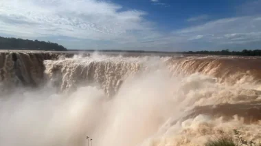 Crecida del río Iguazú: Este jueves permanecerá cerrado el circuito Garganta del Diablo