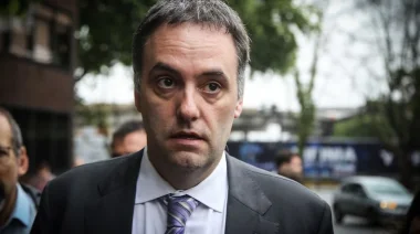 Manuel Adorni renunció al directorio de YPF y completó su salida del Estado