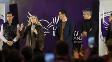 Karina Milei inauguró la Escuela de Dirigentes en Misiones en medio de una manifestación yerbatera en su contra