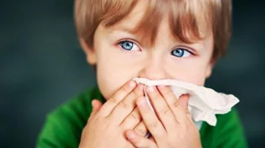 Cómo saber si un niño tiene alergia o un resfrío: las recomendaciones de una pediatra