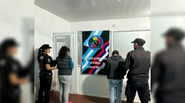 Violenta pelea familiar en Oberá: Dos hermanas fueron atacadas y les incendiaron una motocicleta