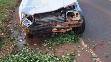 Un raído de yerba mate cayó de un camión e impactó contra una camioneta sobre la Ruta 12 en Montecarlo