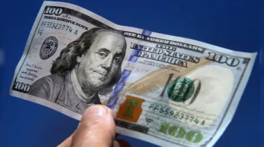 El dólar bajó en un escenario menos favorable para países emergentes