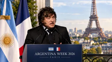 Milei inicia su visita a París y expondrá virtualmente en el Coloquio de IDEA