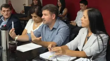 Acuerdan un nuevo aumento salarial docente en Misiones: el sueldo inicial alcanzará los $902.000 en noviembre