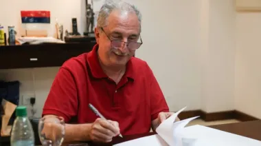 Hugo Passalacqua anuncia aumento salarial del 8,5% para empleados públicos en Misiones