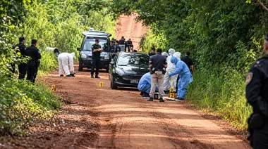 Hallaron a una pareja muerta con heridas de arma blanca y a un niño con vida en Los Helechos