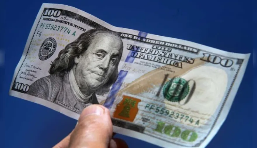 El dólar bajó en un escenario menos favorable para países emergentes