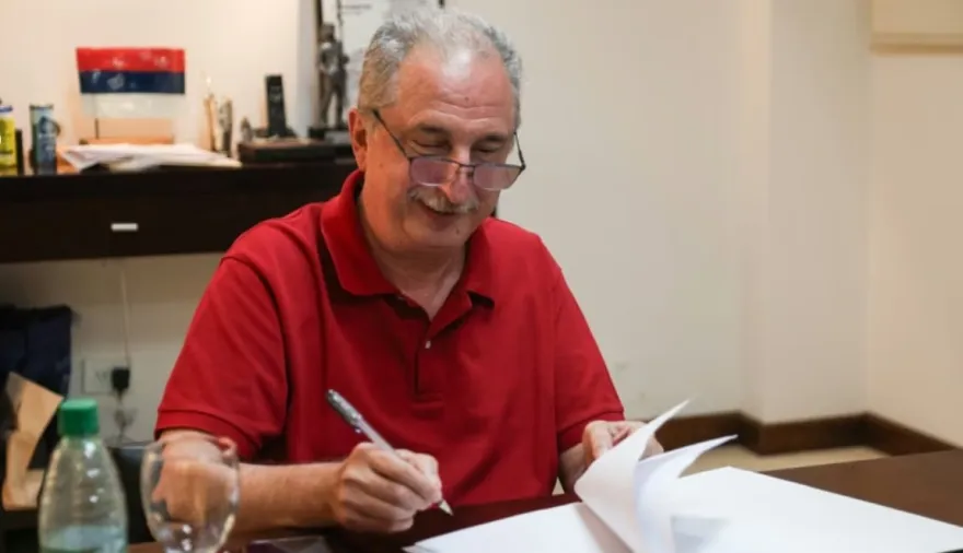 Hugo Passalacqua anuncia aumento salarial del 8,5% para empleados públicos en Misiones