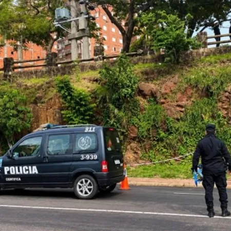 Posadas: Un joven permanece en terapia intensiva tras caer del mirador del Cerro Pelón