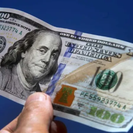 El dólar bajó en un escenario menos favorable para países emergentes