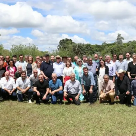 Passalacqua juntó a 76 intendentes y habló de lo que viene en 2027