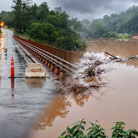 La crecida del río Paraná interrumpió la circulación en la Ruta Nacional 12
