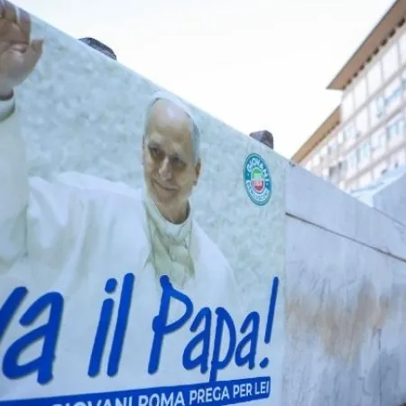 La radiografía del papa León XIV muestra buena recuperación tras cirugía