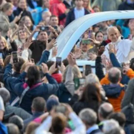 El Papa León XIV dirigió la audiencia general en la plaza de San Pedro